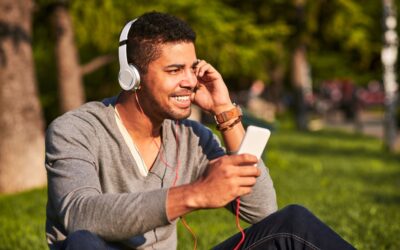 11 Life-Changing Podcasts For Aspiring Minimalists in 2024