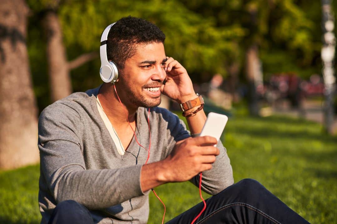 11 Life-Changing Podcasts For Aspiring Minimalists in 2025