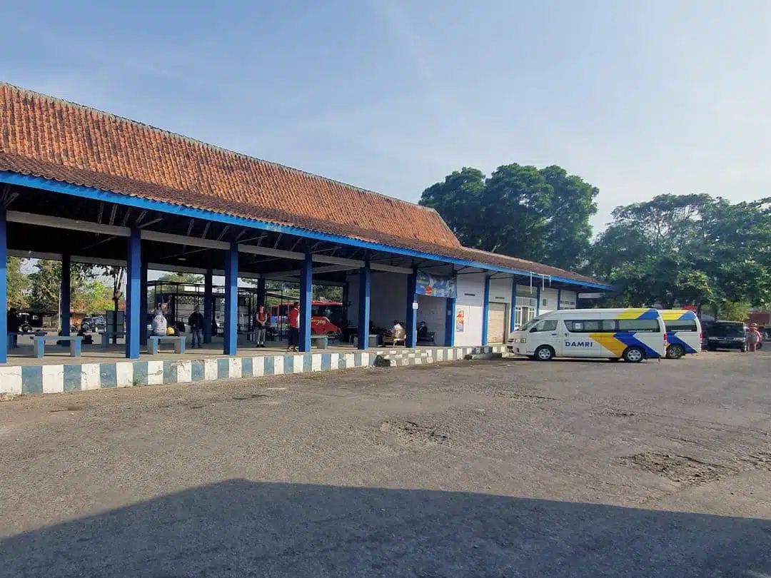 sinar jaya shuttle in yogyakarta Bus Terminal Borobudur