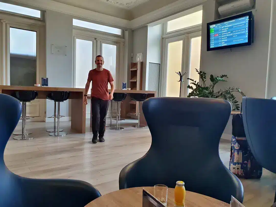 Inside the Premium Lounge Budapest Keleti Man in lounge area with table and chairs.