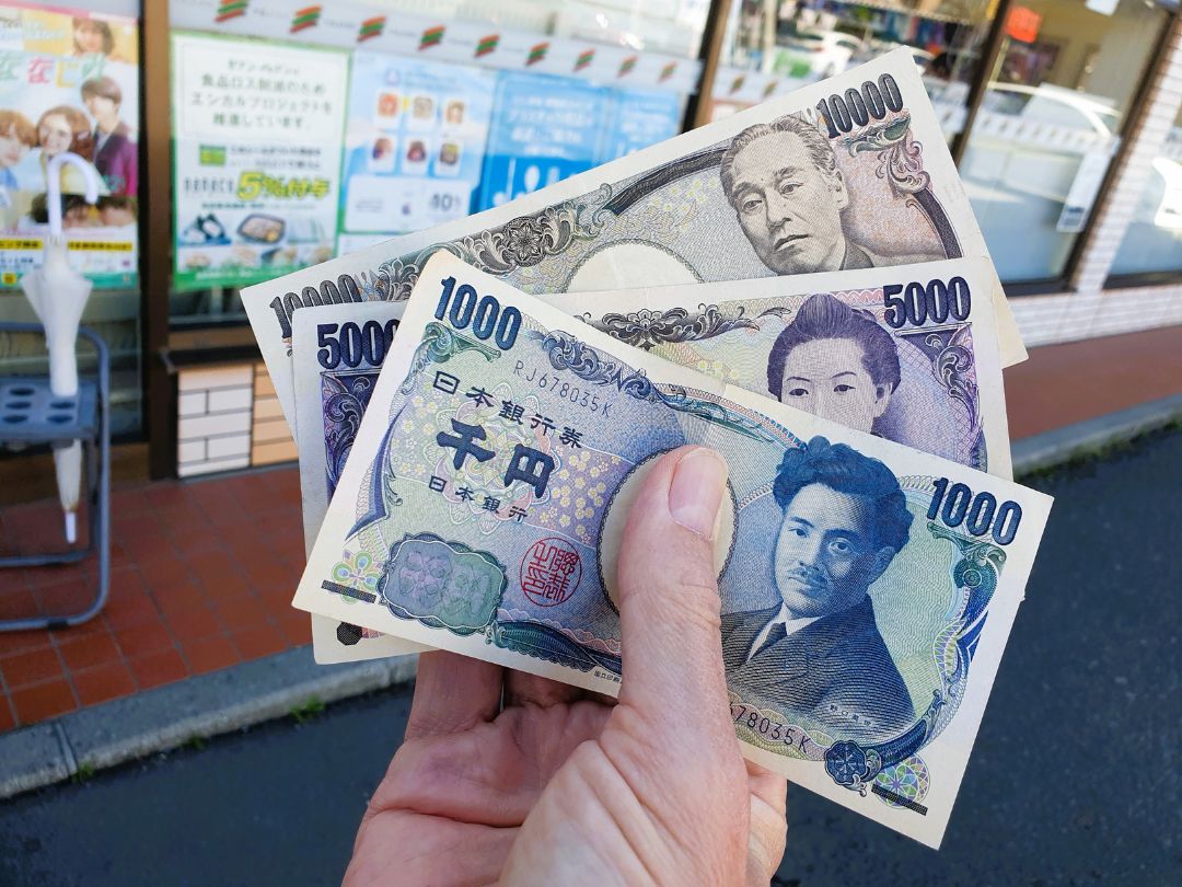 Japan bank notes at shop