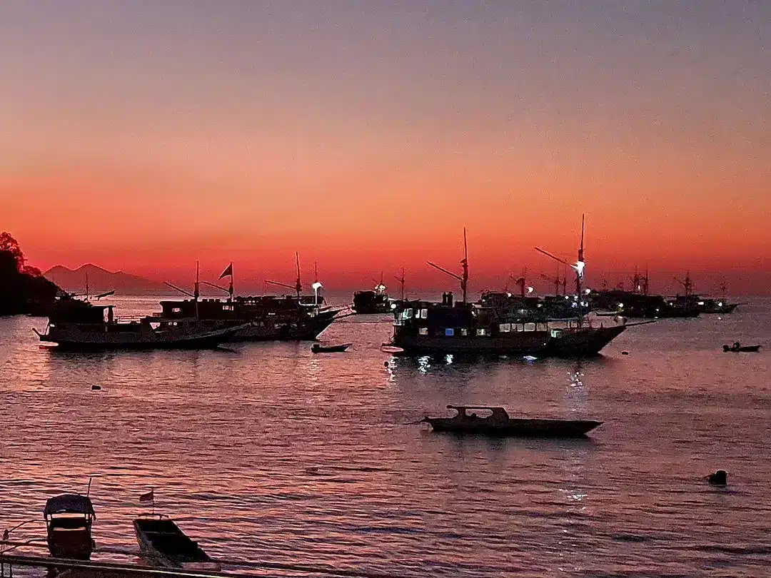 labuan bajo sunset