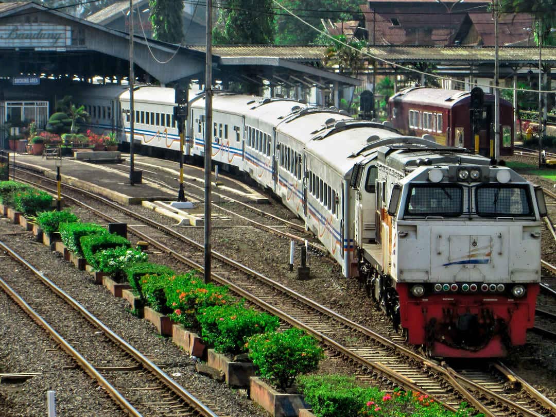 malabar train leaving stasiun bandung