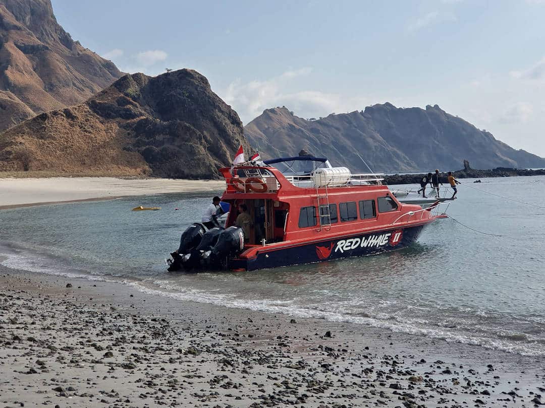 red whale ii at padar island