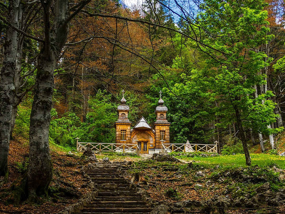 russian chapel by melanie erhard on pixabay