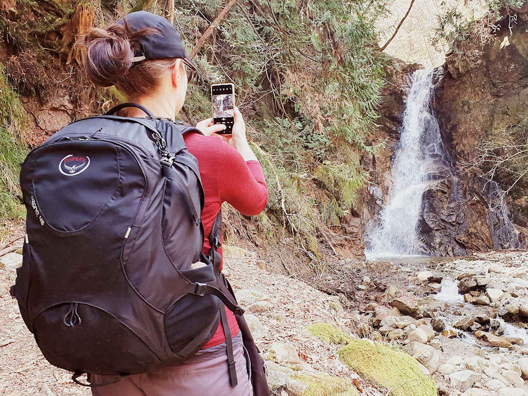 Woman with travel pack on Nakasendo