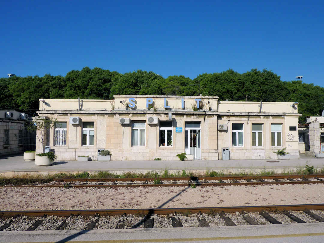 Split train station