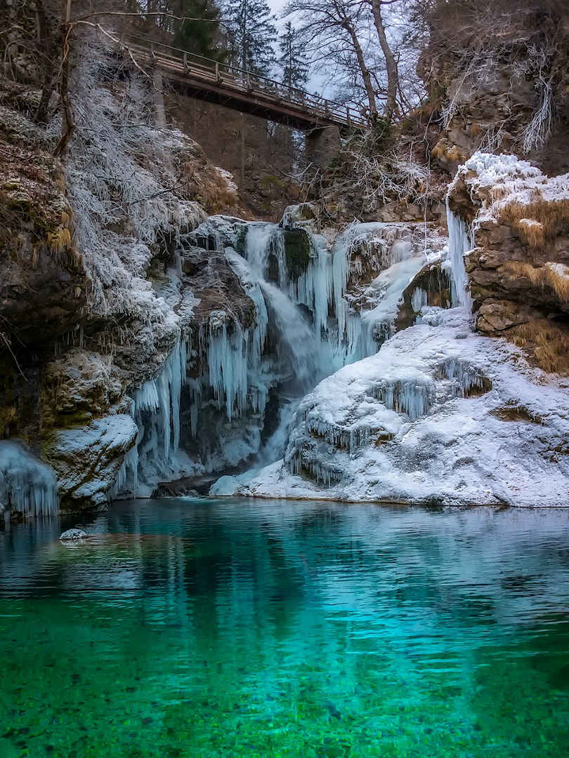 Šum waterfall vintgar gorge in winter on pixabay