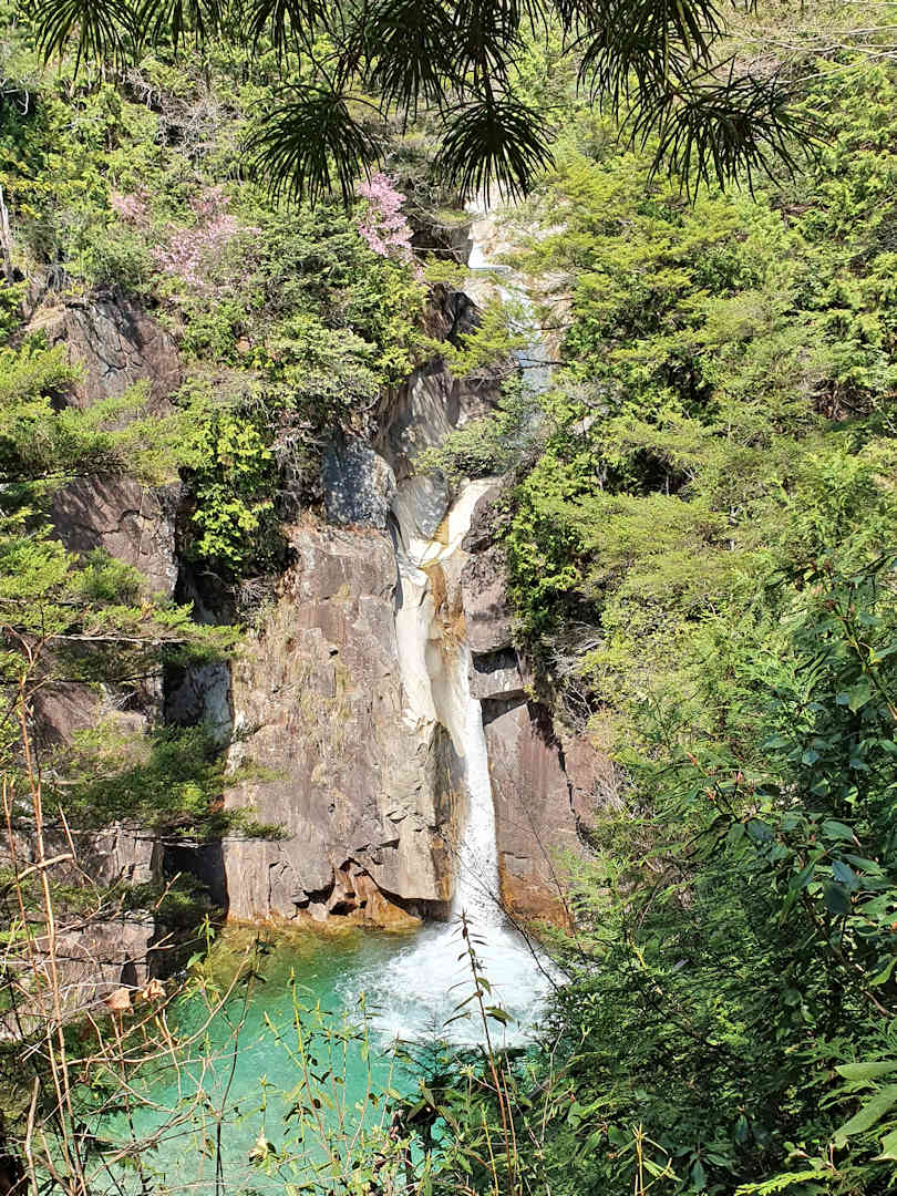 ushigataki waterfall