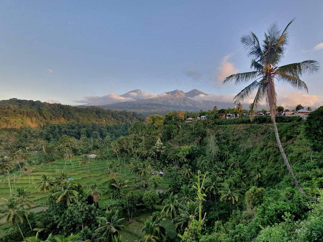 After a sustainable hiking adventure off the beaten path? Join Green Rinjani