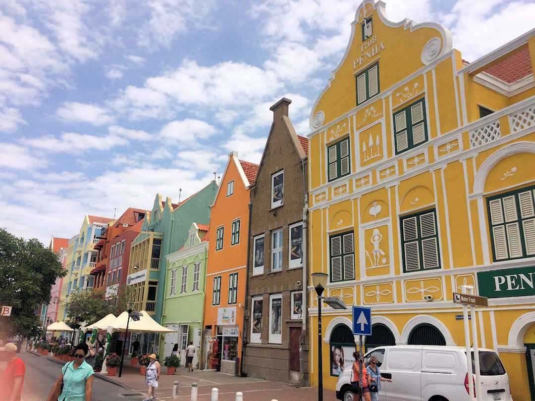 Willemstad Curacao houses